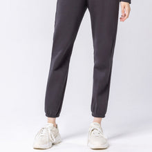 Load image into Gallery viewer, AKIII CLASSIC Praha Sneaker Shoucream Cheese