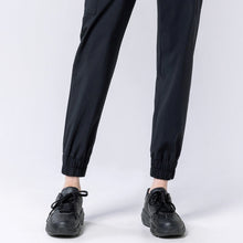 Load image into Gallery viewer, AKIII CLASSIC Praha Sneaker Mars Black