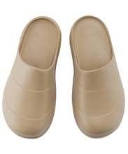 Load image into Gallery viewer, 23.65 Baguette Rubber Clogs Camel