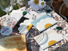 Load image into Gallery viewer, D.LAB Daisy card wallet Cream
