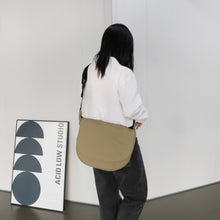 Load image into Gallery viewer, D.LAB Leo Daily Round Cross Bag Beige