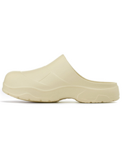 Load image into Gallery viewer, 23.65 Baguette Rubber Clogs Butter