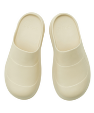 Load image into Gallery viewer, 23.65 Baguette Rubber Clogs Butter