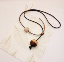Load image into Gallery viewer, [HONG HYUN-JEONG HANJI CRAFT STUDIO] Jiseung Necklace
