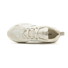 Load image into Gallery viewer, AKIII CLASSIC Titan Sneakers Cream
