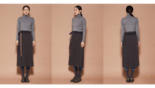 Load image into Gallery viewer, [2022 CAST] CCOMAQUE by DOLSILNAI Midi Pleated Skirt Gray
