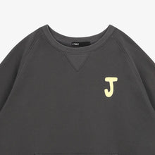 Load image into Gallery viewer, [2023 CAST] CITYBREEZE Talk Over Fit Jenny Sweatshirt_Charcoal
