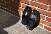 Load image into Gallery viewer, MULEBOY Square X Flip Flop Black
