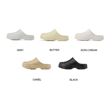 Load image into Gallery viewer, 23.65 Baguette Rubber Clogs Black
