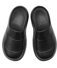Load image into Gallery viewer, 23.65 Baguette Rubber Clogs Black

