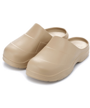 Load image into Gallery viewer, 23.65 Baguette Rubber Clogs Camel
