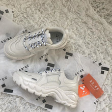 Load image into Gallery viewer, 23.65 V2 Sneakers Triple White
